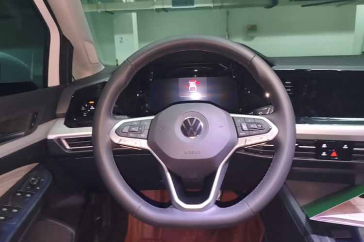 Volkswagen Golf 2022 car image #12