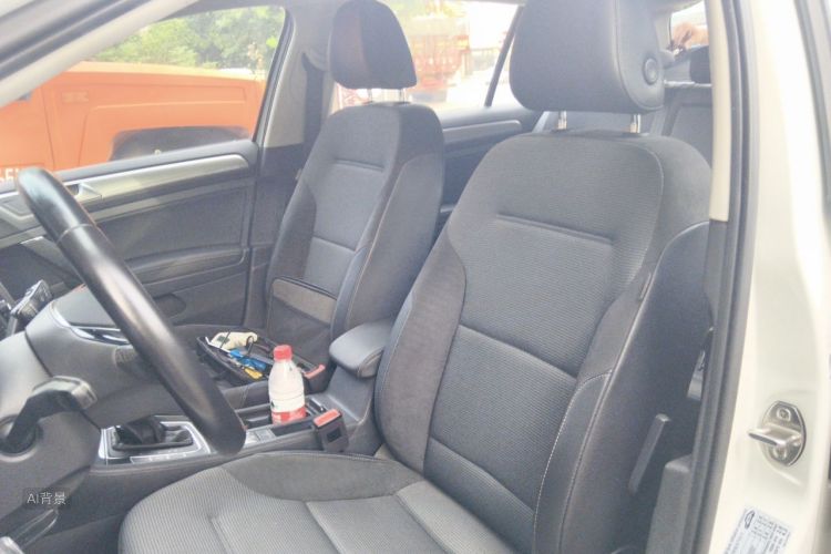 Volkswagen Golf 2018 car image #17