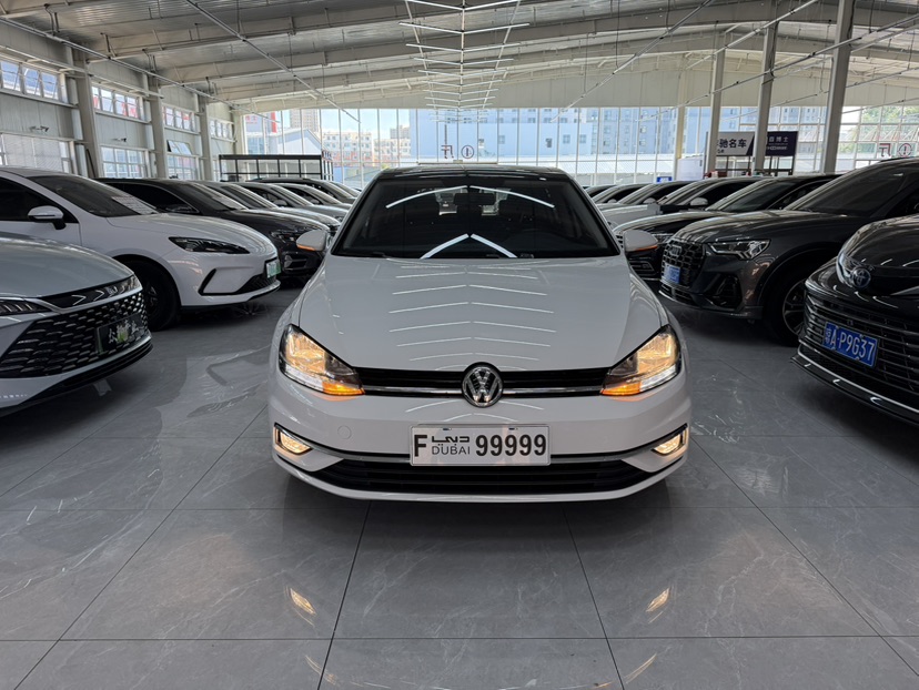 Volkswagen Golf 2020 car image #2