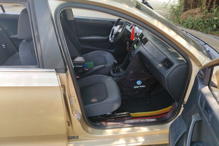 Volkswagen Santana 2015 car image #21