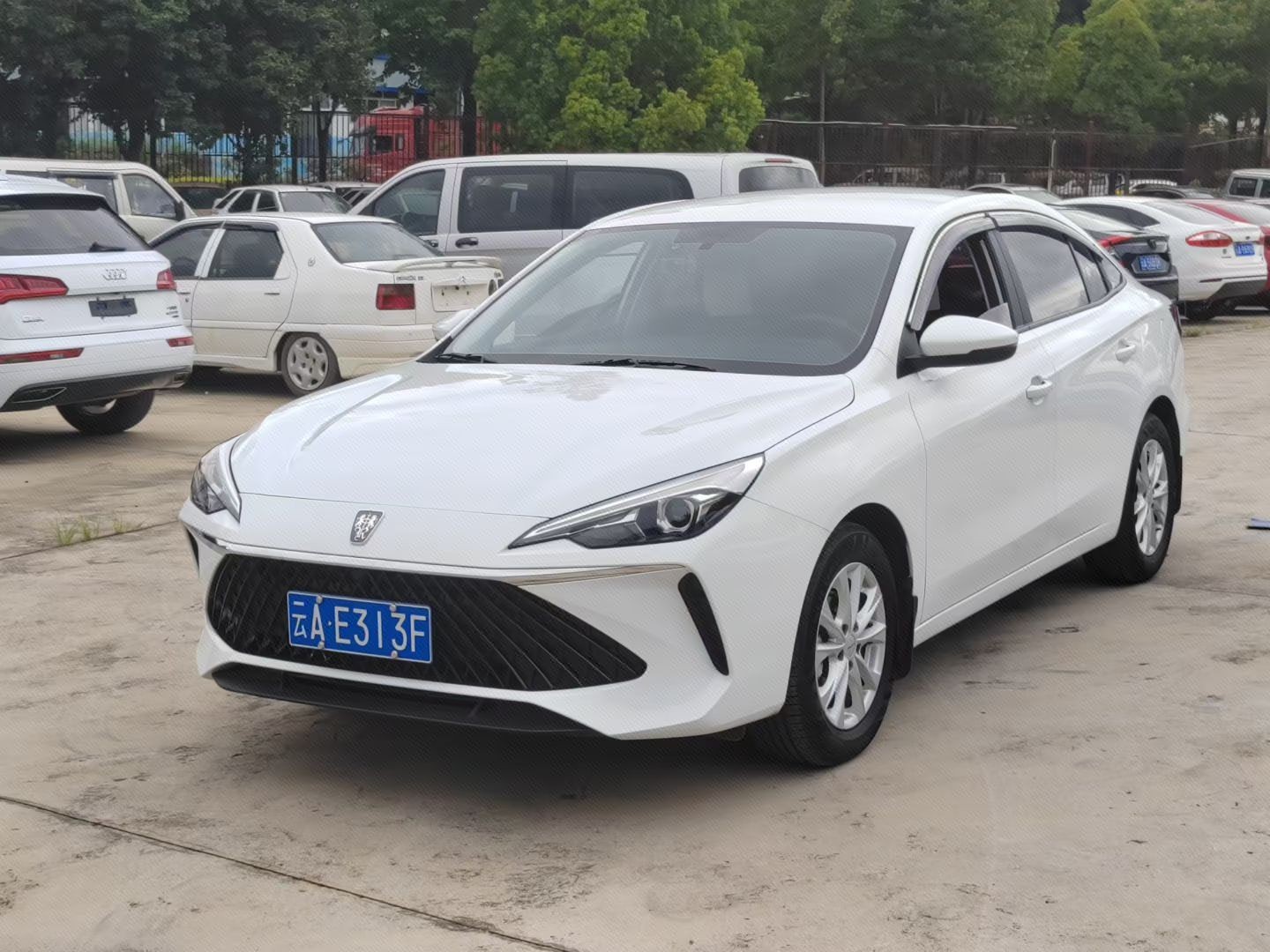 Roewe i5 2023 Roewe i5 2023 car image