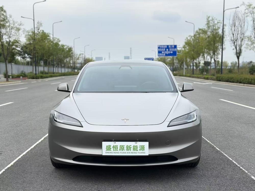 Tesla Model 3 2023 car image #2