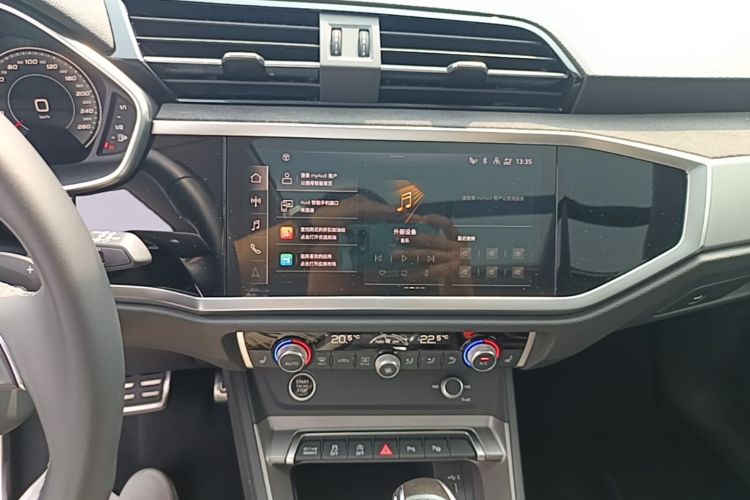 Audi Q3 2022 car image #13
