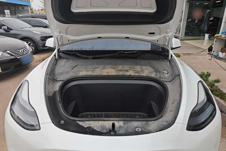 Tesla Model Y 2023 car image #22