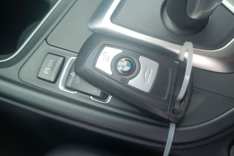 BMW 3 Series 2016 immagine di auto #9