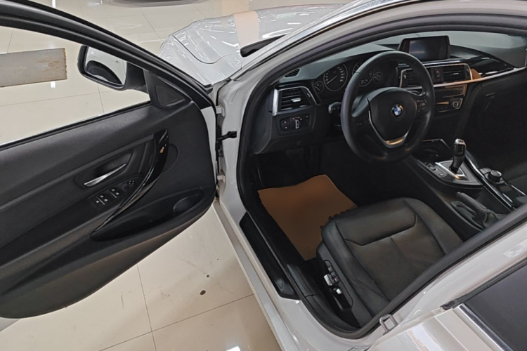 BMW 3 Series 2016 car image #12