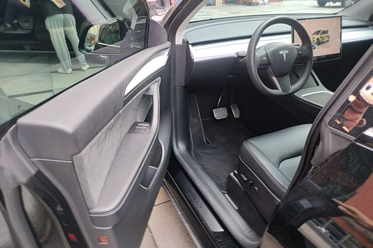 Tesla Model Y 2023 #16 Tesla Model Y 2023 car image #16