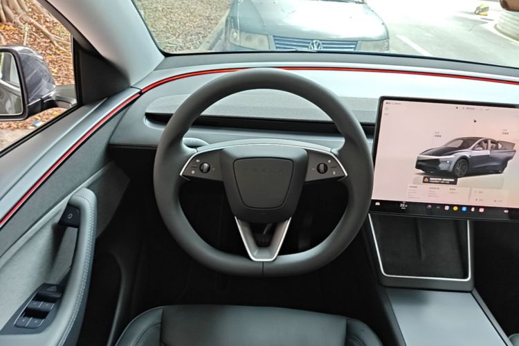 Tesla Model Y 2025 #14 Tesla Model Y 2025 car image #14