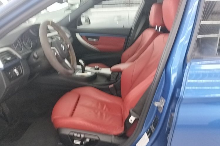 BMW 3 Series 2018 car image #15