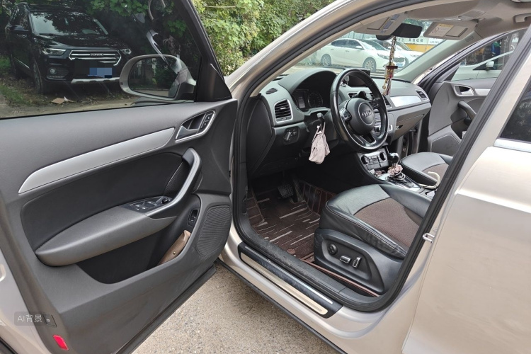 Audi Q3 2017 car image #18