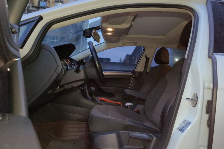 Volkswagen Golf 2020 car image #15