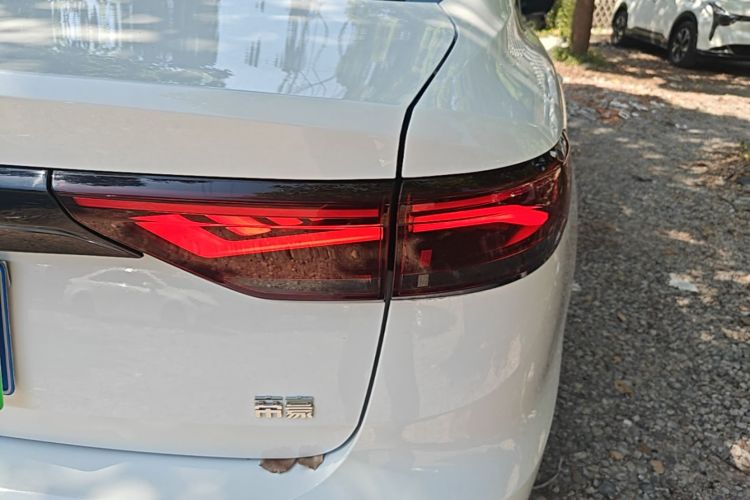 GEELY Emgrand 2024 car image #8