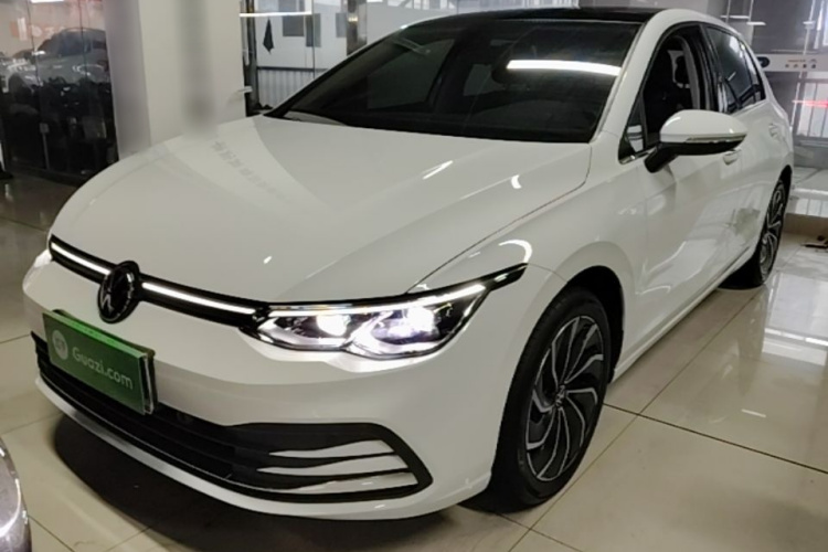 Volkswagen Golf 2021 car image #2