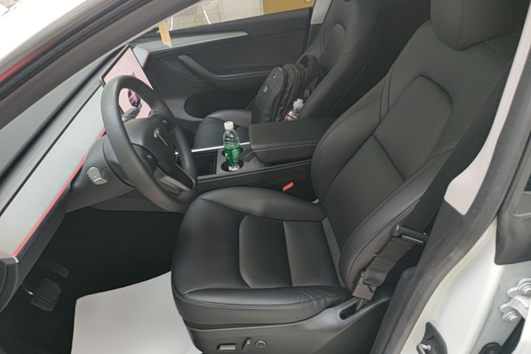 Tesla Model Y 2024 immagine di auto #15