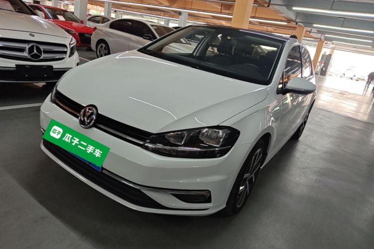 Volkswagen Golf 2018 car image #2