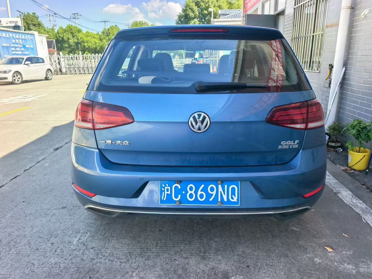 Volkswagen Golf 2018 car image #3