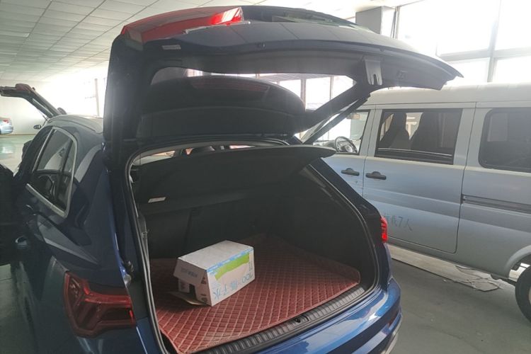 Audi Q3 2020 car image #19