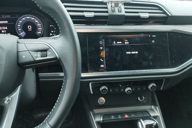 Audi Q3 2020 car image #13