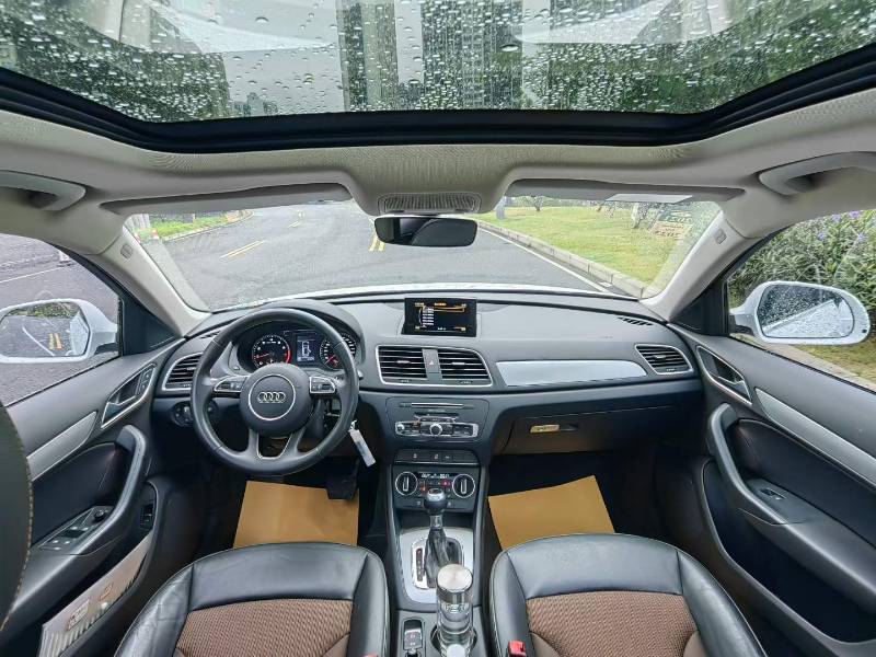 Audi Q3 2019 car image #9