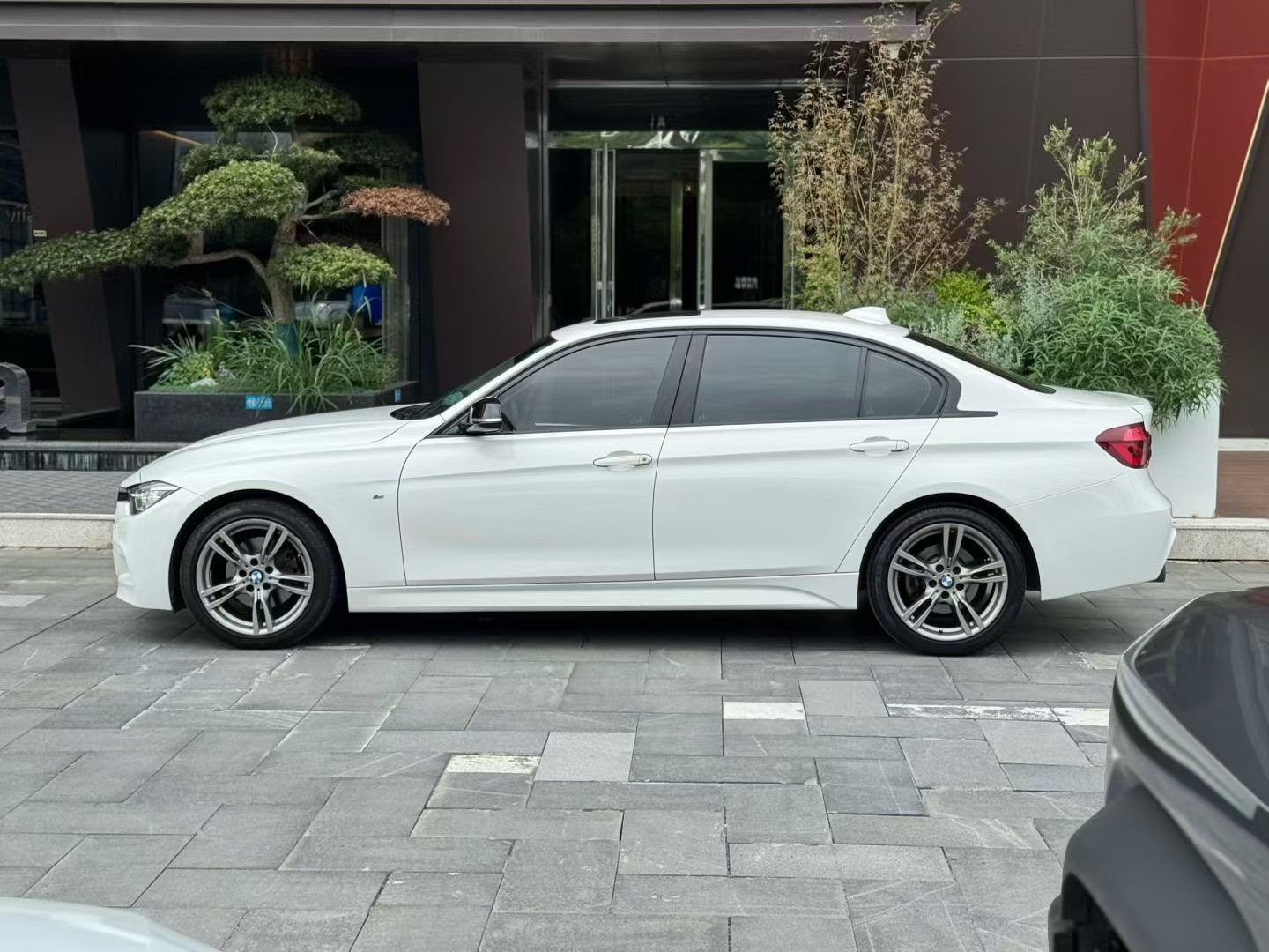 BMW 3 Series 2019 #5 BMW 3 Series 2019 car image #5