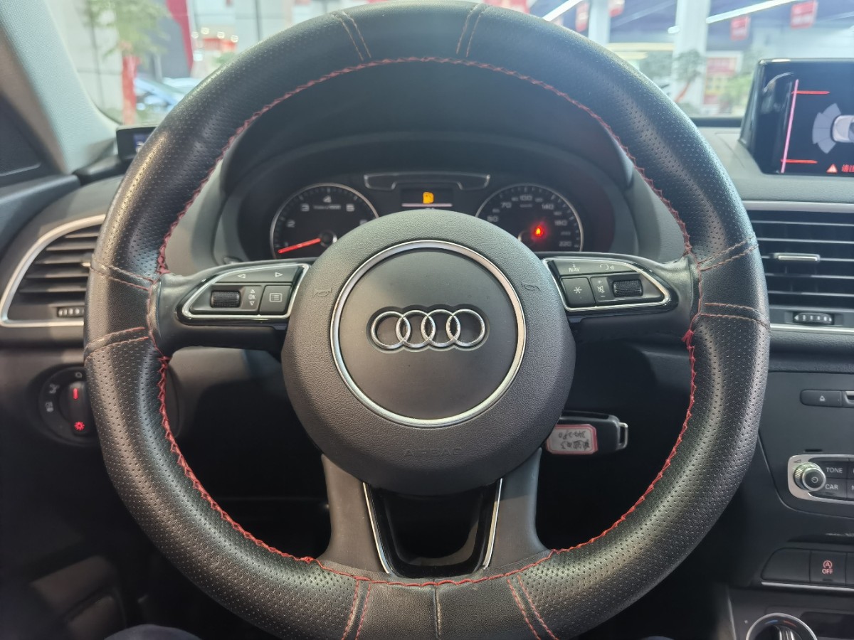 Audi Q3 2018 car image #4