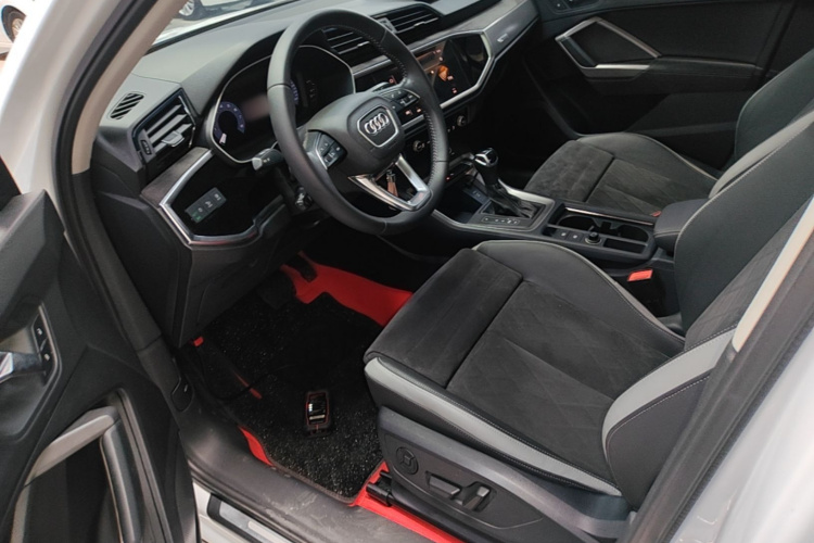 Audi Q3 2022 car image #15