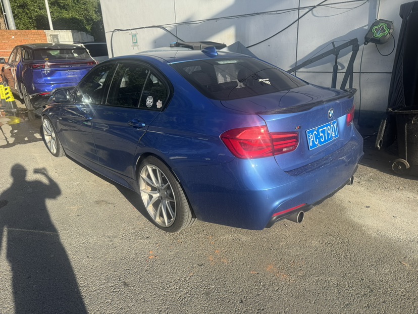 BMW 3 Series 2019 car image #9