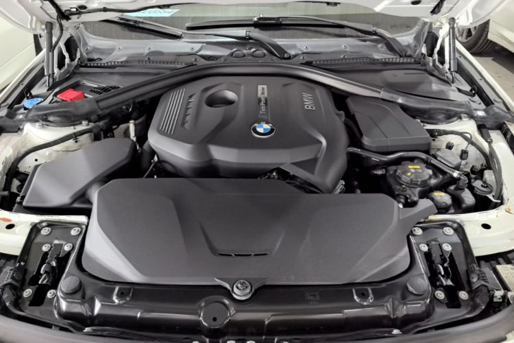 BMW 3 Series 2017 #22 BMW 3 Series 2017 immagine di auto #22