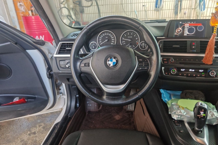 BMW 3 Series 2017 #15 BMW 3 Series 2017 car image #15