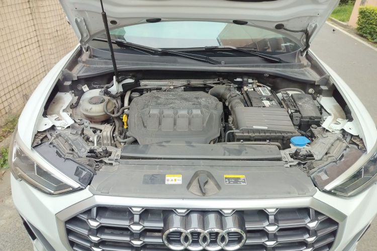Audi Q3 2022 car image #22