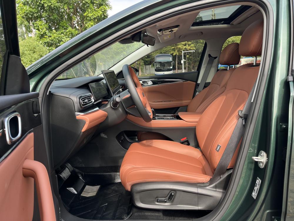 GEELY Emgrand 2025 #17 GEELY Emgrand 2025 car image #17