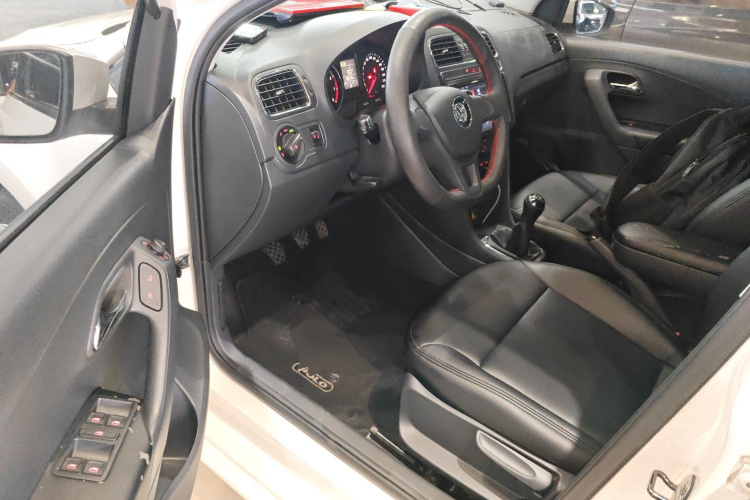 Volkswagen Polo 2015 imagem de carro #16