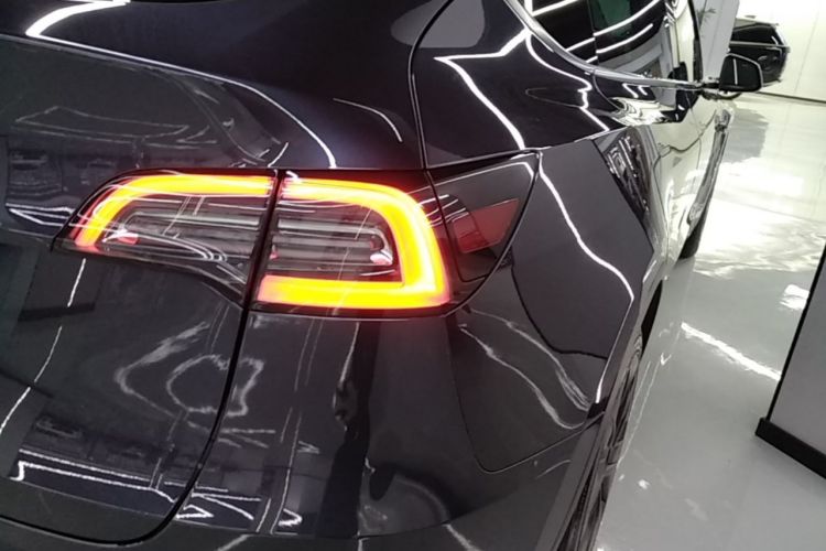 Tesla Model Y 2024 #8 Tesla Model Y 2024 car image #8