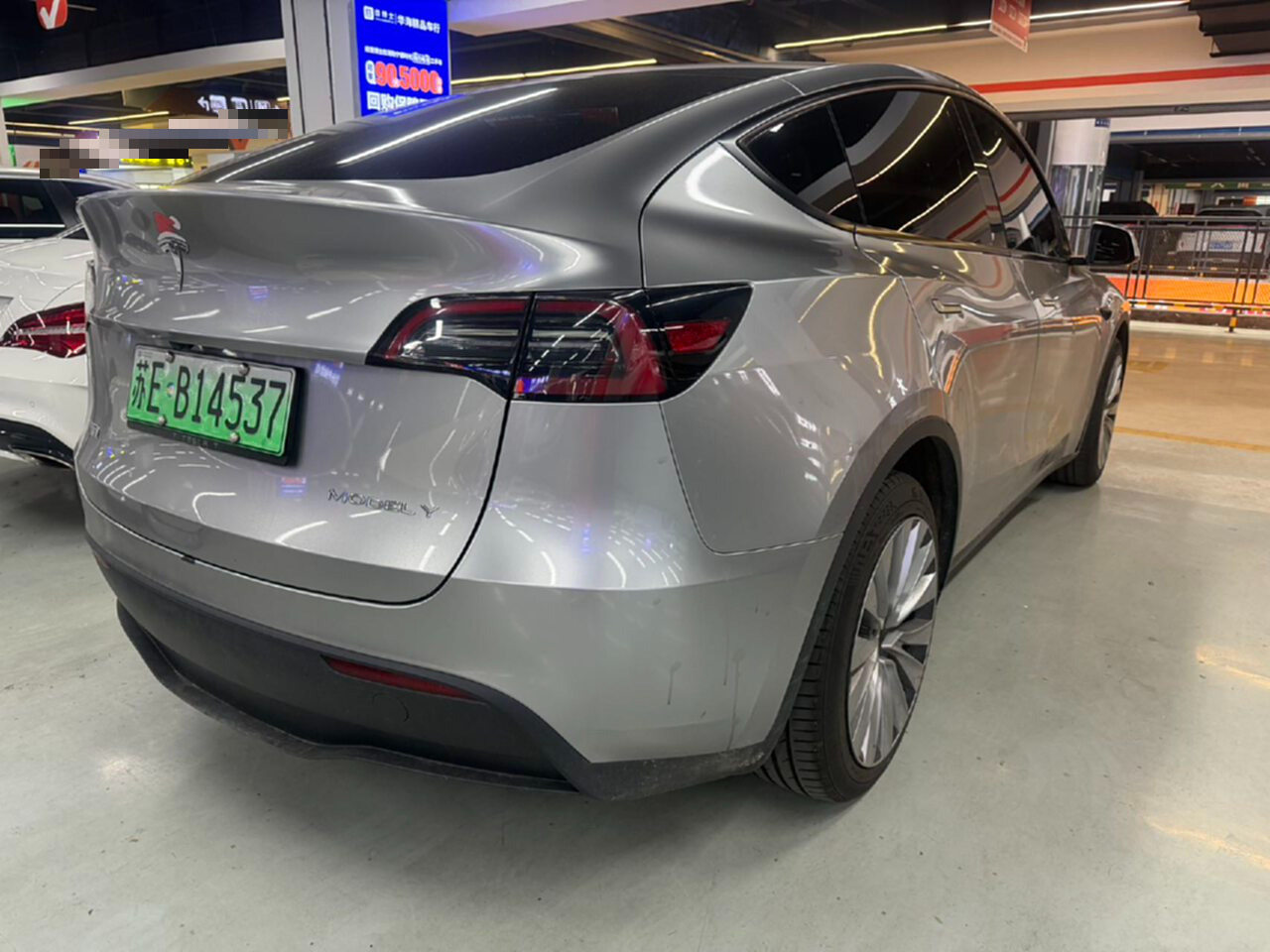 Tesla Model Y 2024 #10 Tesla Model Y 2024 car image #10