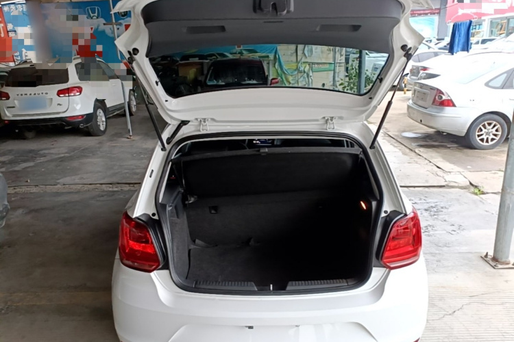 Volkswagen Polo 2018 car image #19