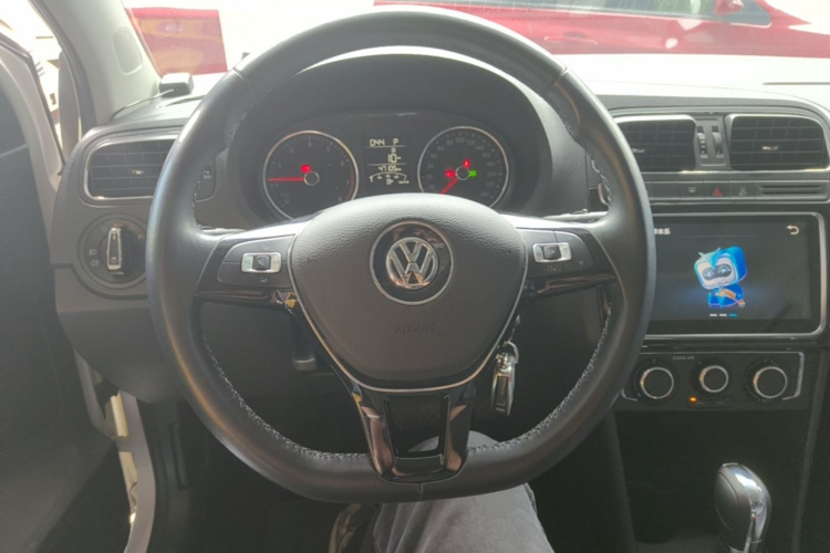 Volkswagen Polo 2019 car image #11