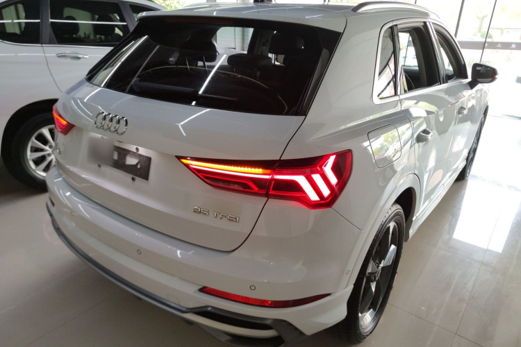 Audi Q3 2021 car image #7