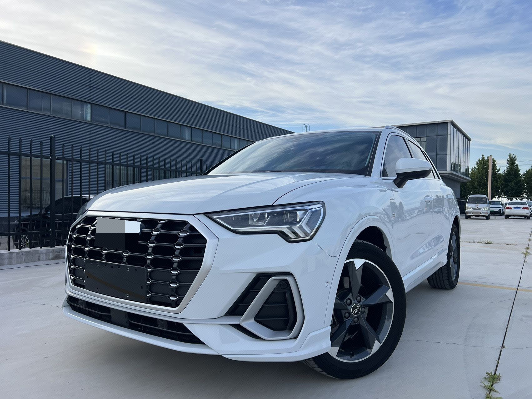 Audi Q3 2023 car image 