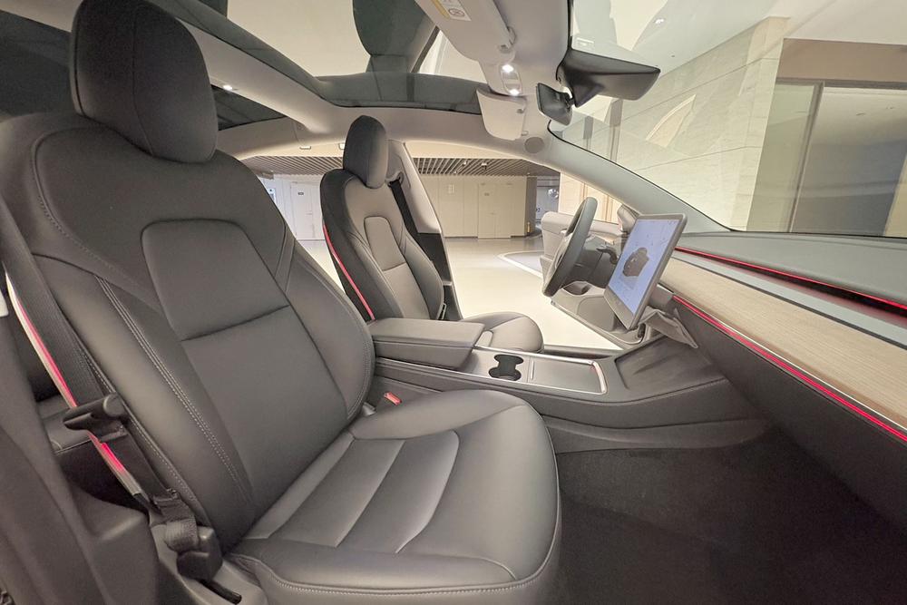 Tesla Model 3 2022 car image #16