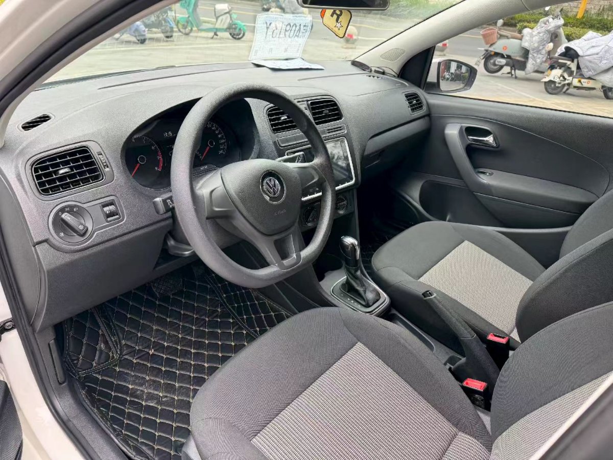 Volkswagen Polo 2017 car image #6