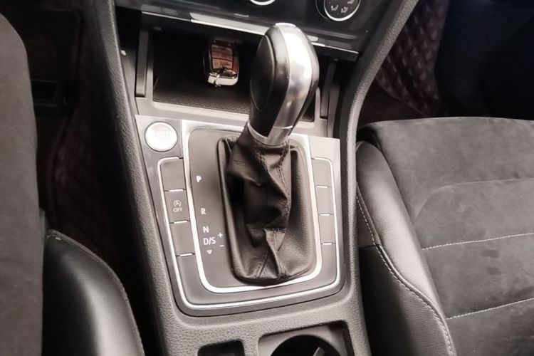 Volkswagen Golf 2018 car image #14