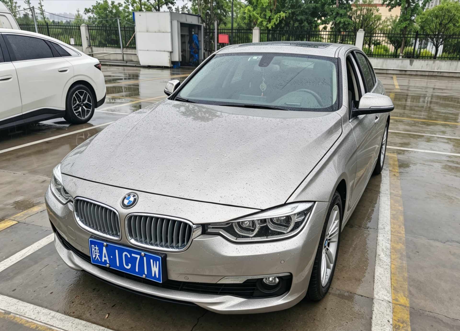 BMW 3 Series 2019 car image 