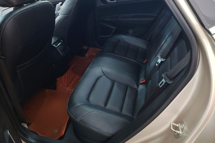 GEELY Emgrand GS 2016 car image #17