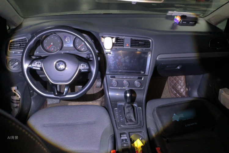 Volkswagen Golf 2020 car image #11
