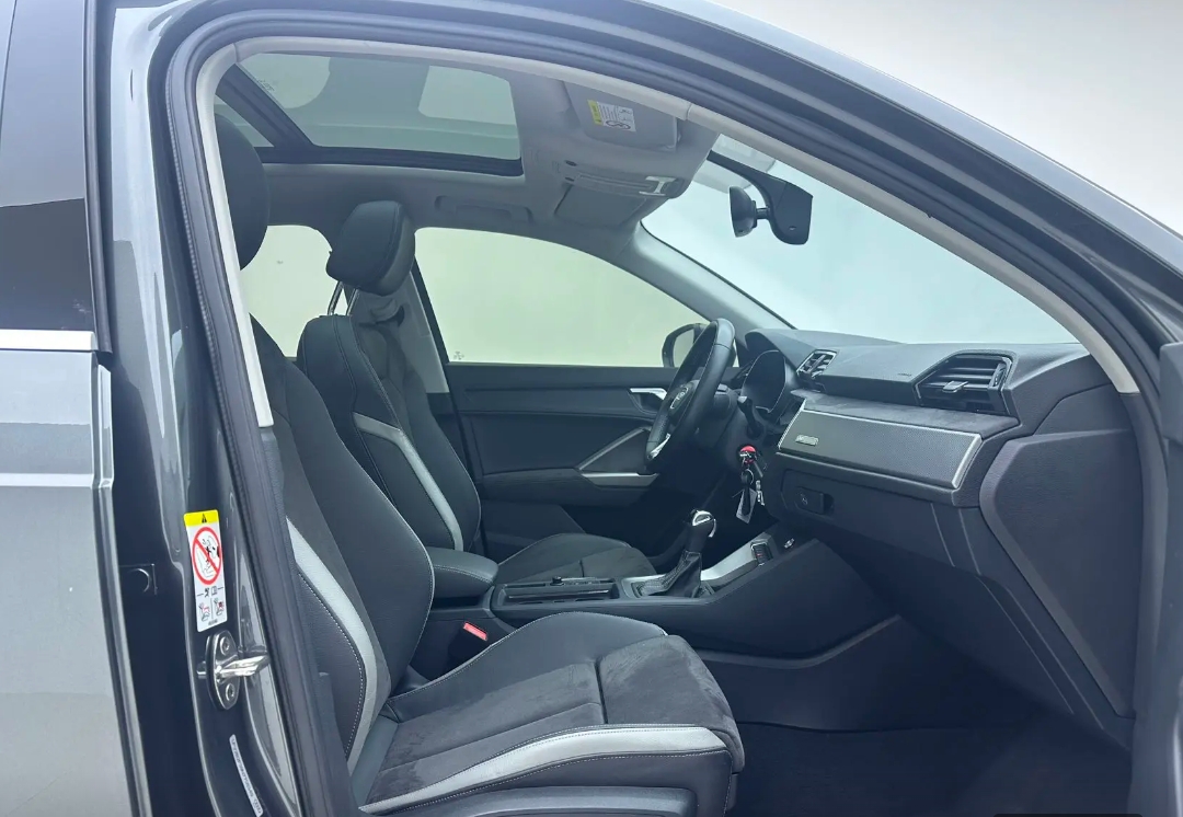 Audi Q3 2023 car image #8