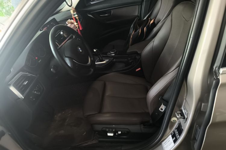 BMW 3 Series 2019 car image #15