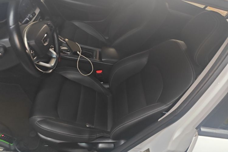 GEELY Emgrand 2019 صورة سيارة #15