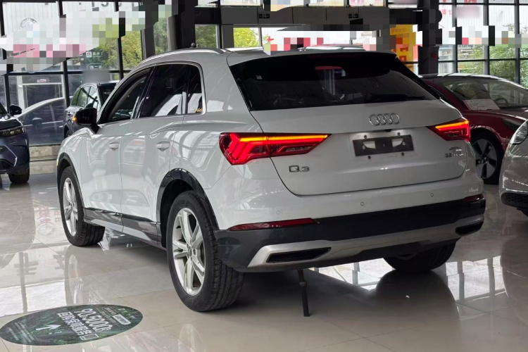 Audi Q3 2020 car image #5