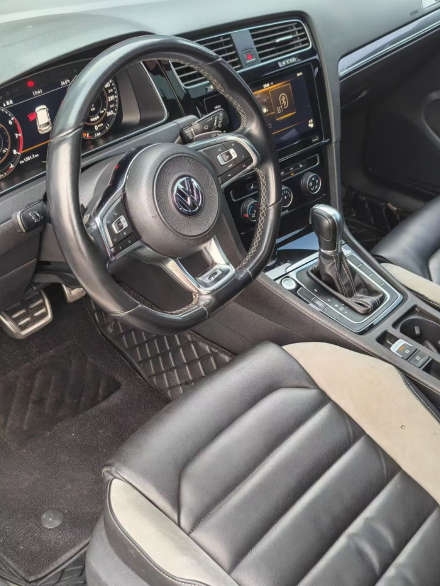 Volkswagen Golf 2020 car image #6