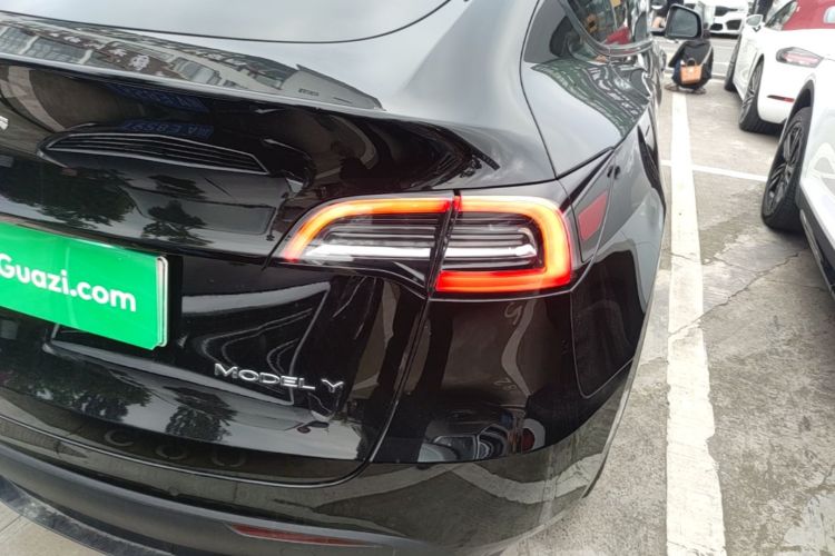 Tesla Model Y 2023 #8 Tesla Model Y 2023 car image #8